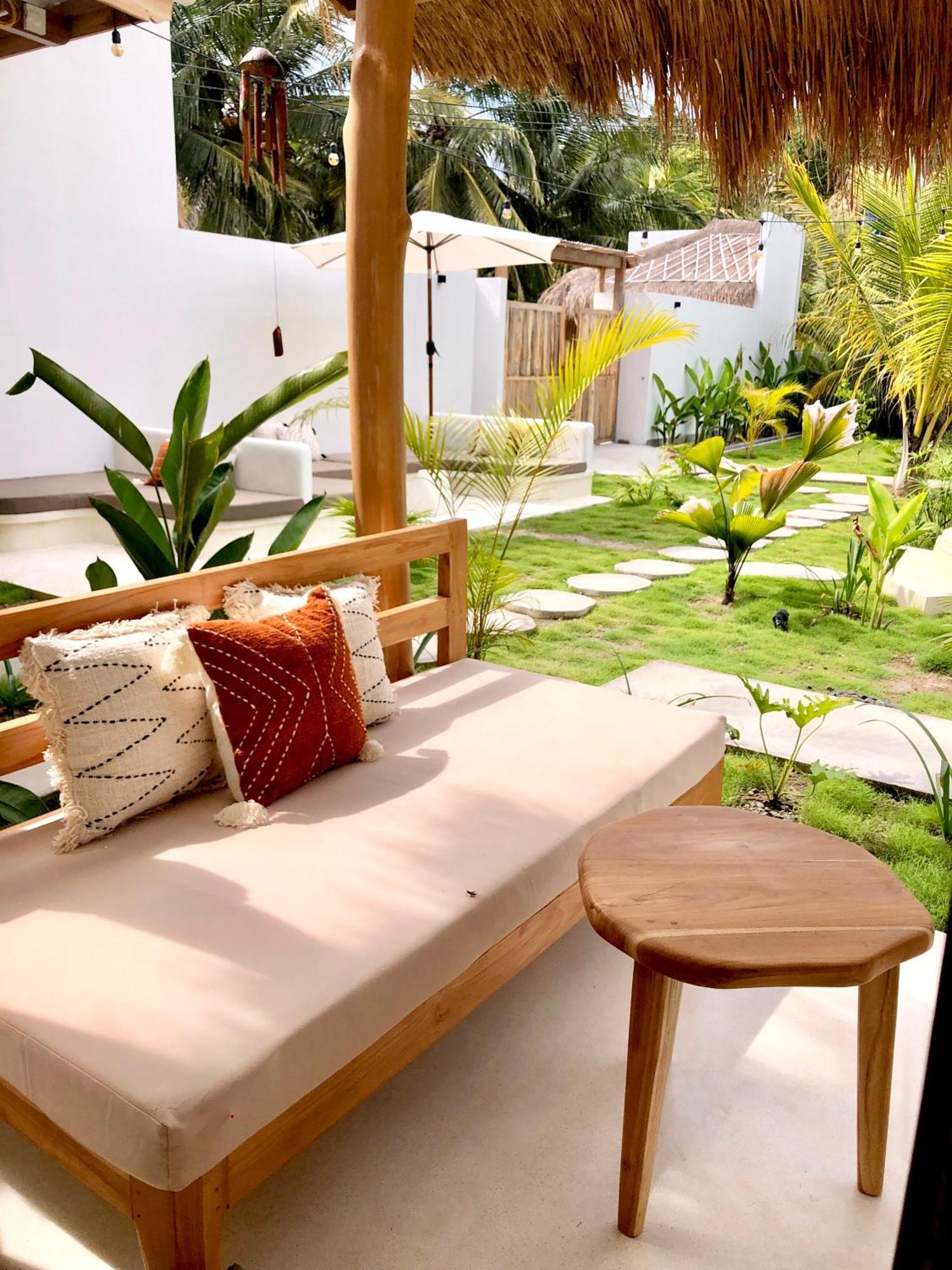 Luana Lombok Hotel Selong Belanak Exterior photo