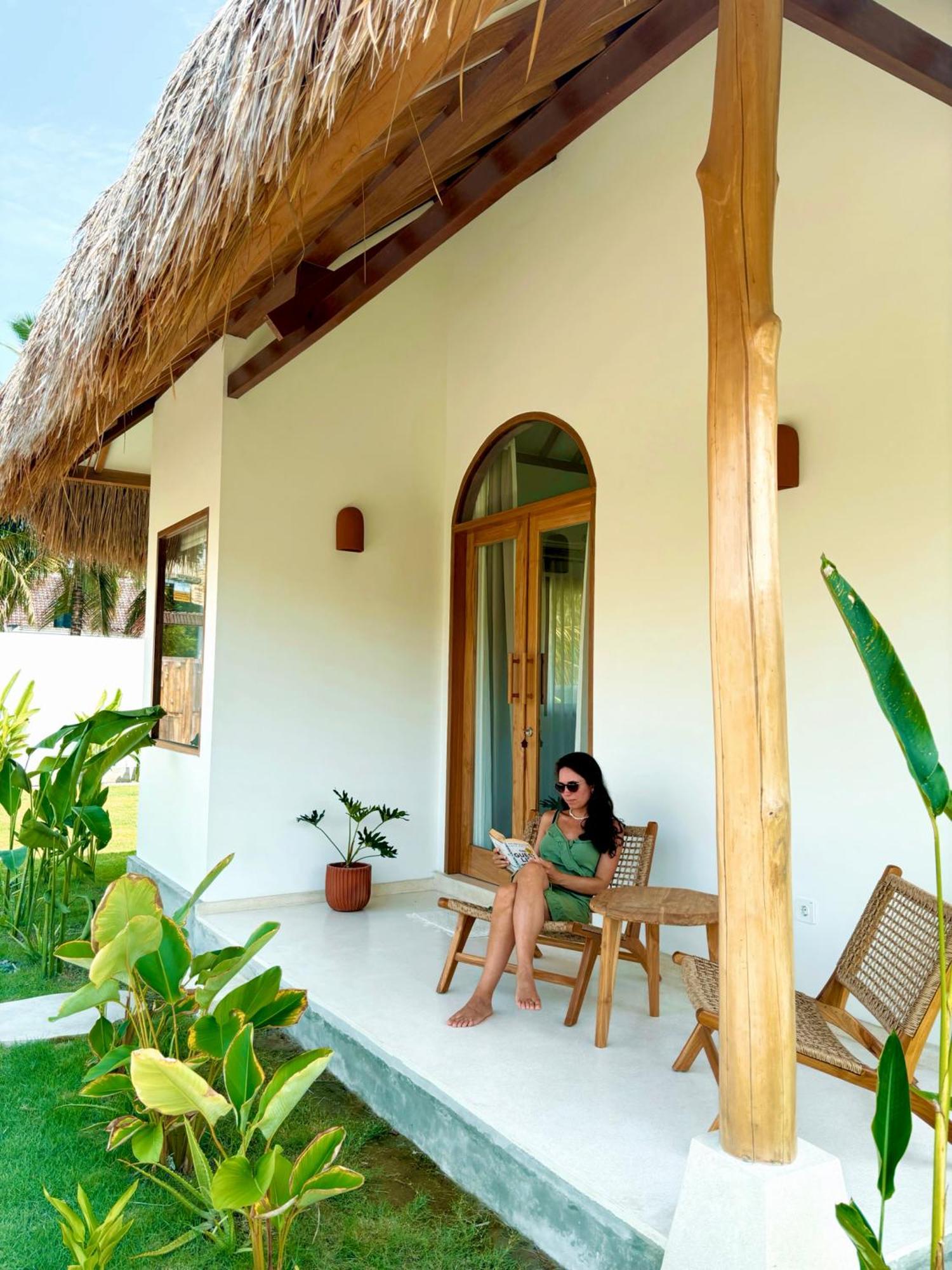 Luana Lombok Hotel Selong Belanak Exterior photo