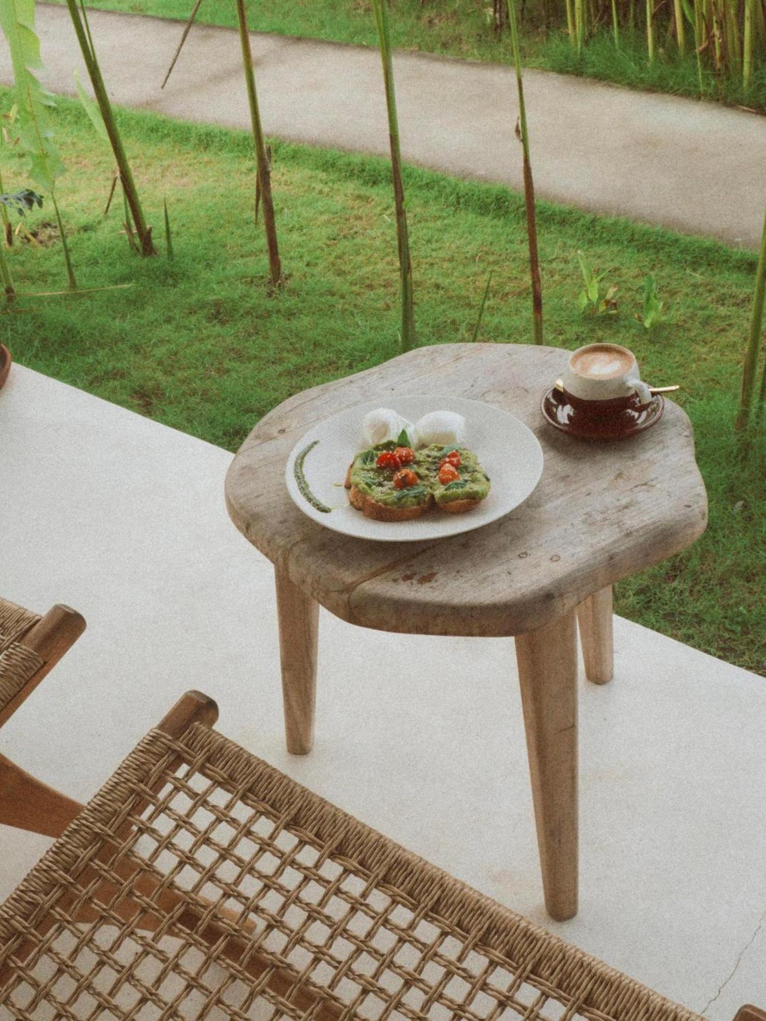 Luana Lombok Hotel Selong Belanak Exterior photo